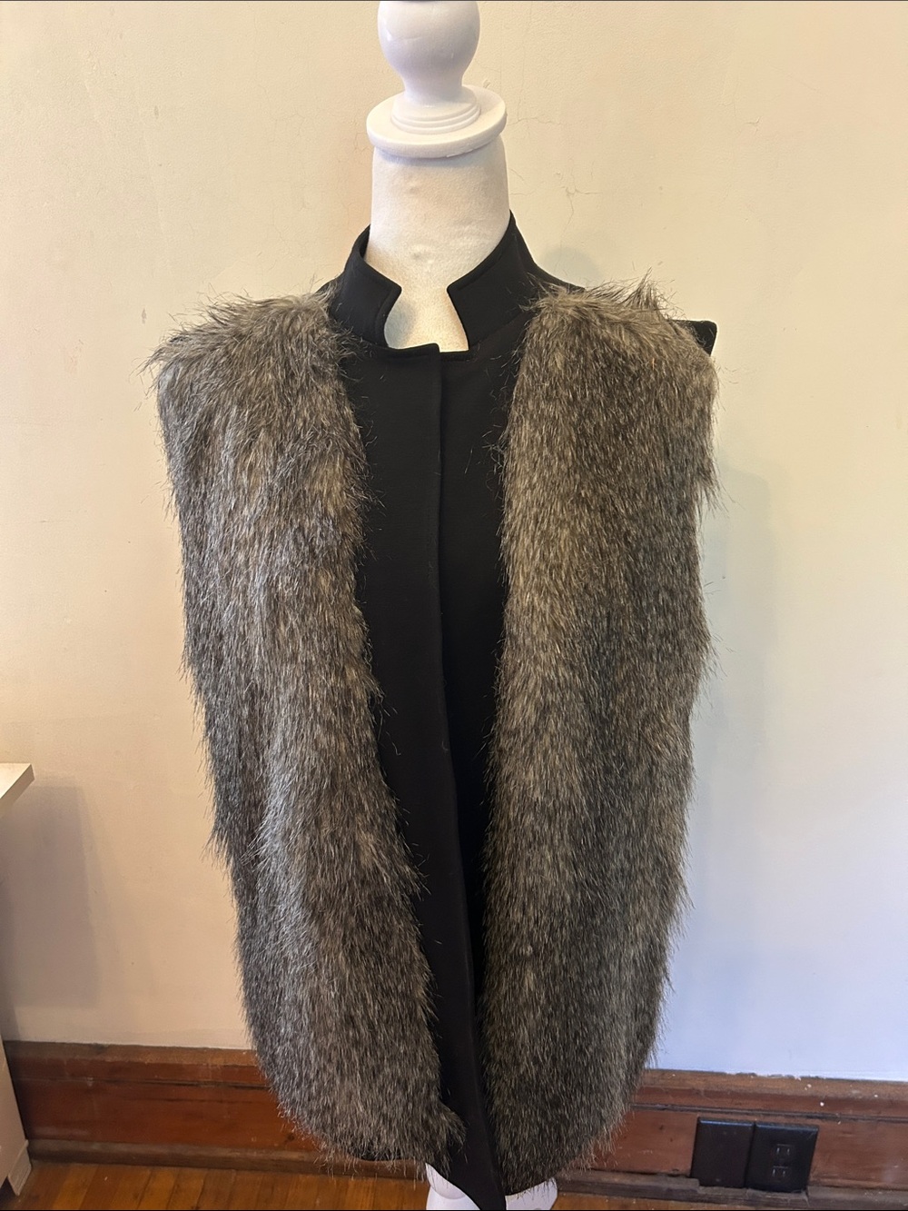 French Connection Faux Fur Front Vest in Gray and Black Size XL EUC